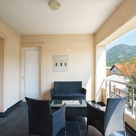 Apartments Lora Бар Екстер'єр фото