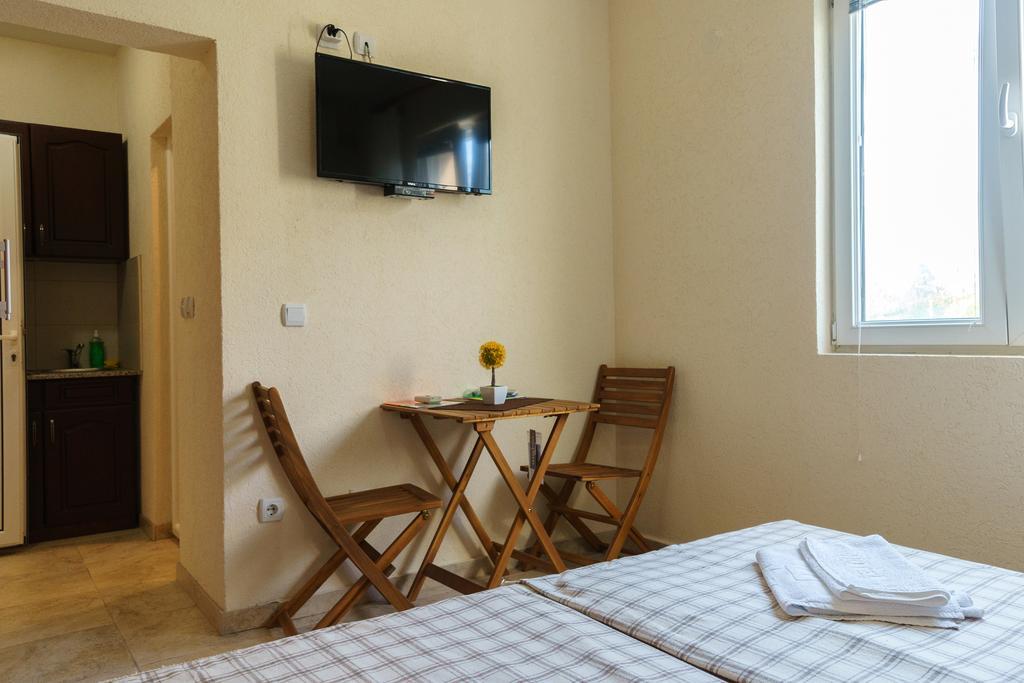 Apartments Lora Бар Екстер'єр фото