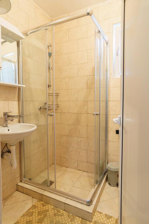 Apartments Lora Бар Екстер'єр фото