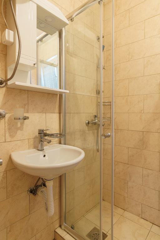 Apartments Lora Бар Екстер'єр фото