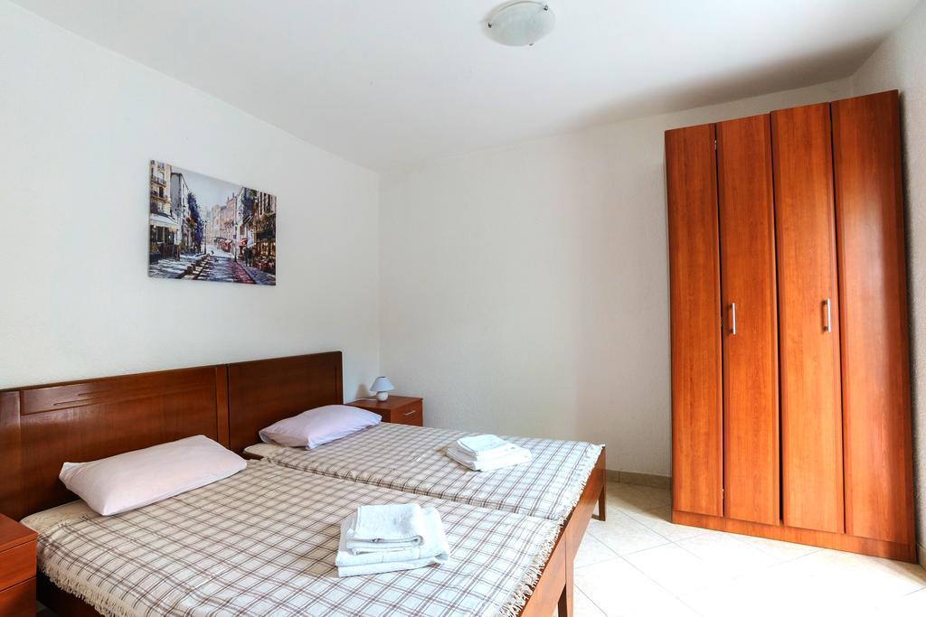Apartments Lora Бар Екстер'єр фото