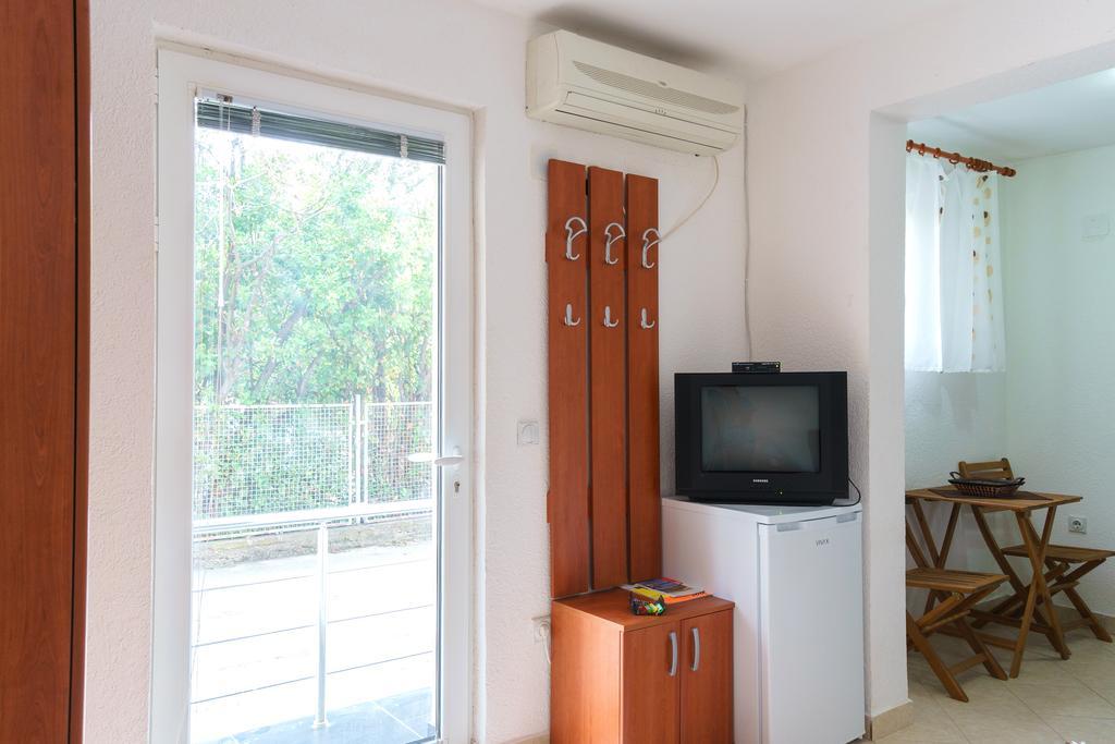 Apartments Lora Бар Екстер'єр фото
