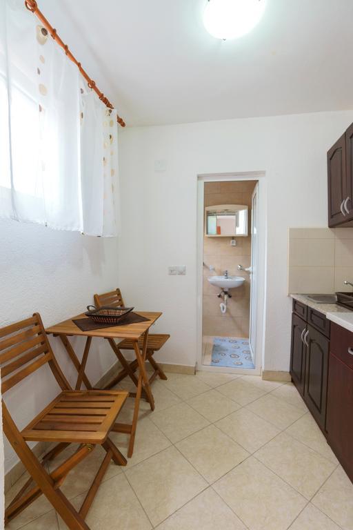 Apartments Lora Бар Екстер'єр фото