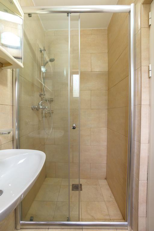 Apartments Lora Бар Екстер'єр фото