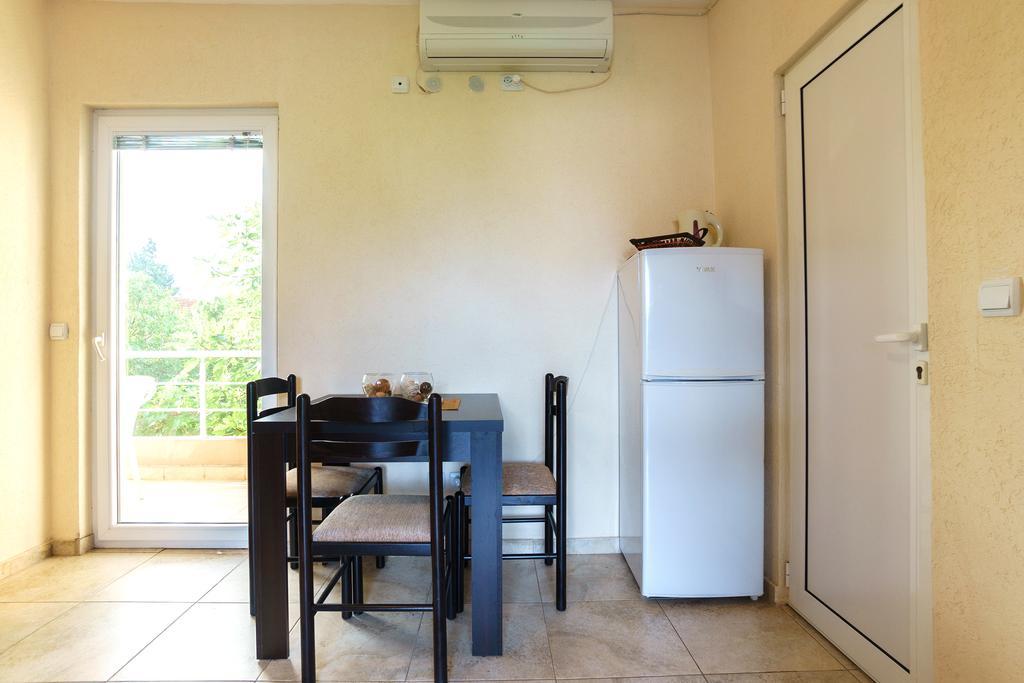 Apartments Lora Бар Екстер'єр фото