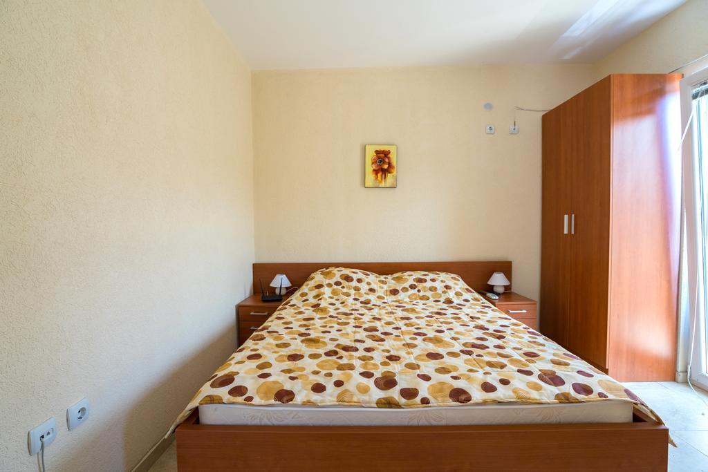 Apartments Lora Бар Екстер'єр фото