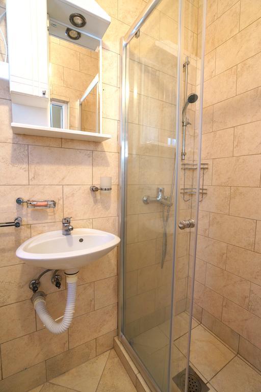 Apartments Lora Бар Екстер'єр фото