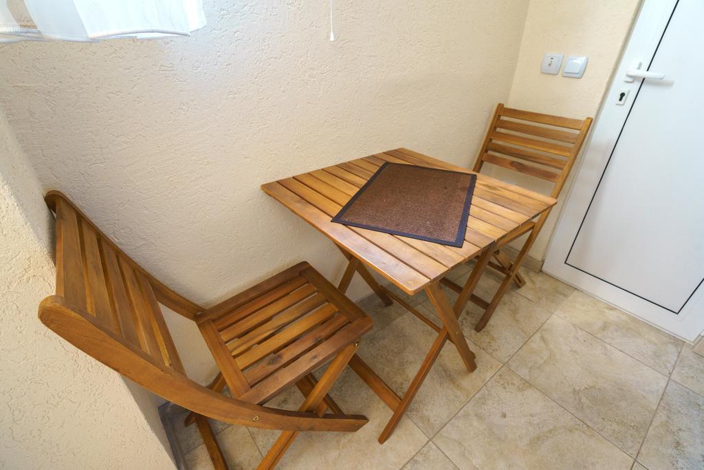 Apartments Lora Бар Екстер'єр фото