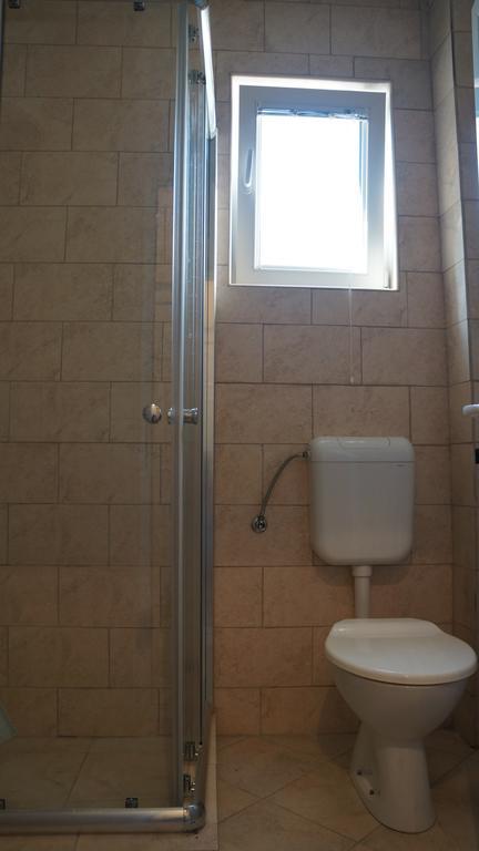 Apartments Lora Бар Екстер'єр фото