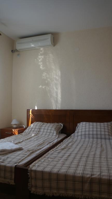 Apartments Lora Бар Екстер'єр фото