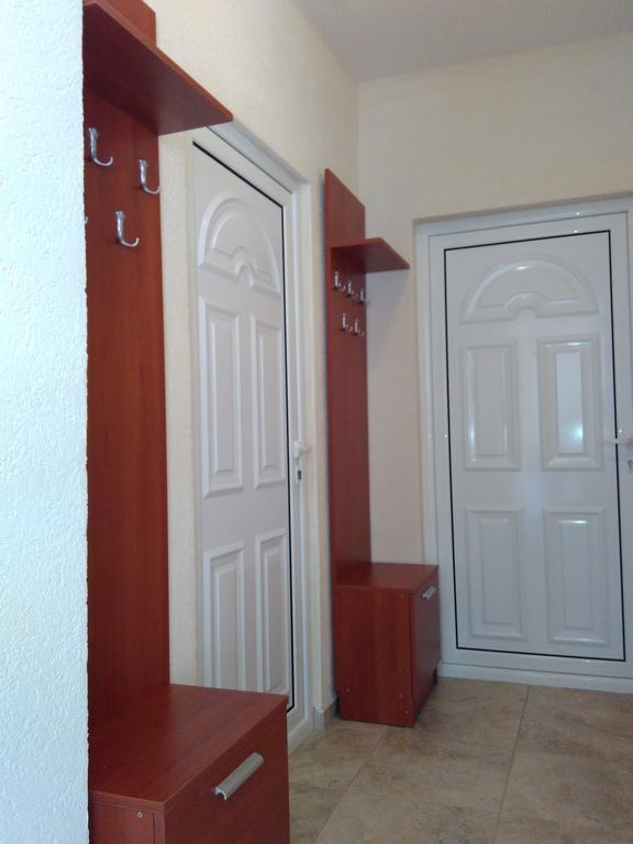 Apartments Lora Бар Екстер'єр фото
