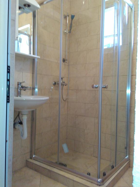 Apartments Lora Бар Екстер'єр фото