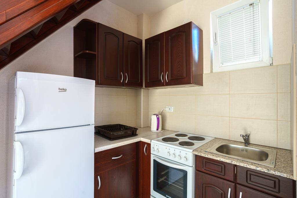 Apartments Lora Бар Екстер'єр фото
