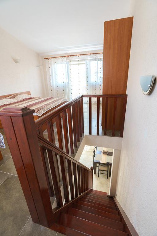 Apartments Lora Бар Екстер'єр фото