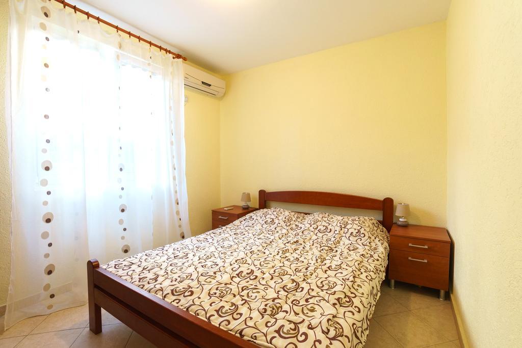 Apartments Lora Бар Екстер'єр фото
