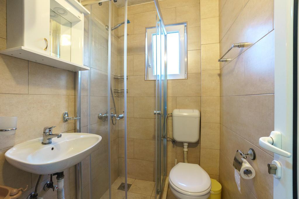 Apartments Lora Бар Екстер'єр фото