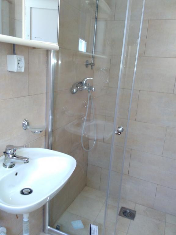 Apartments Lora Бар Екстер'єр фото
