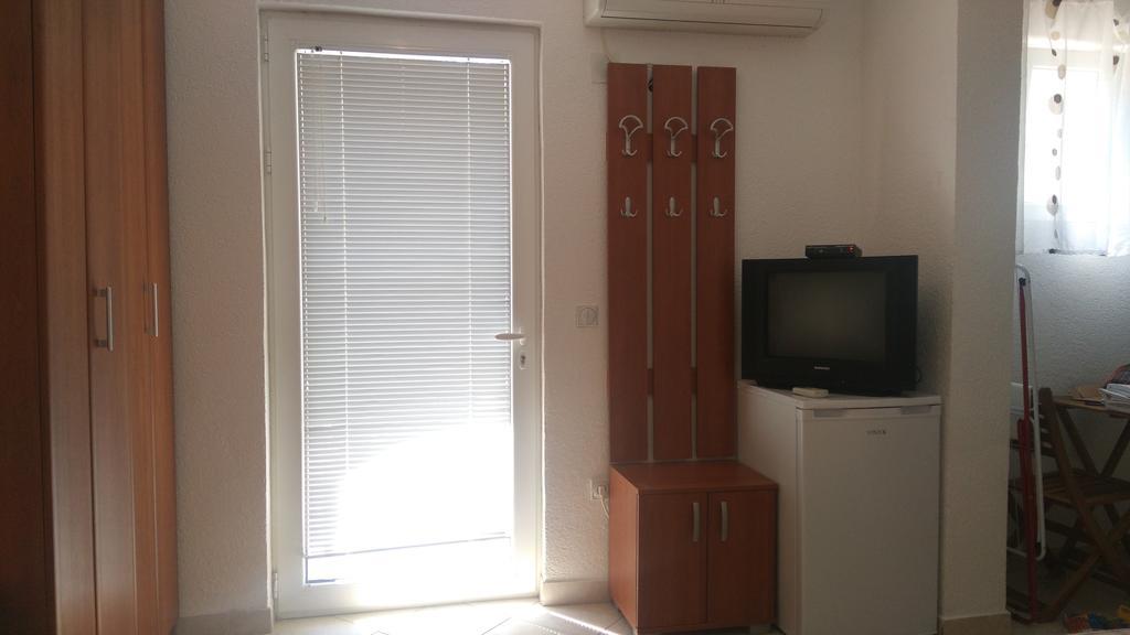 Apartments Lora Бар Екстер'єр фото