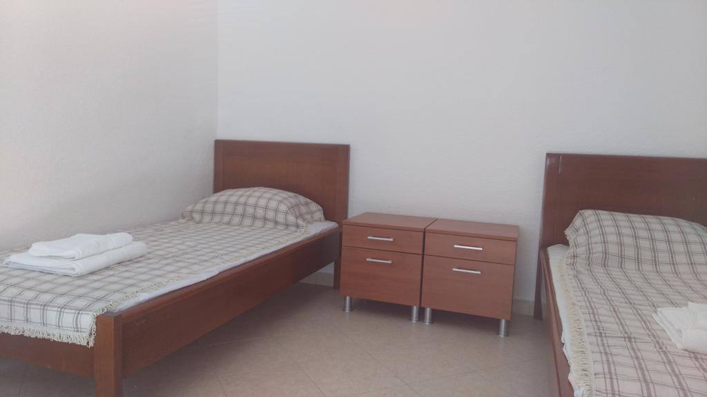 Apartments Lora Бар Екстер'єр фото