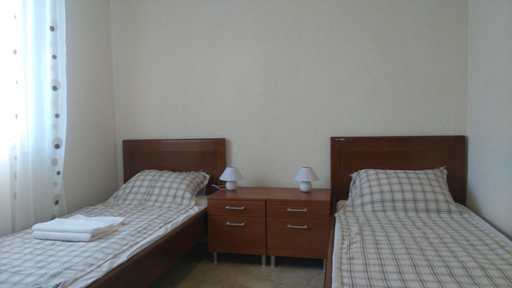 Apartments Lora Бар Екстер'єр фото