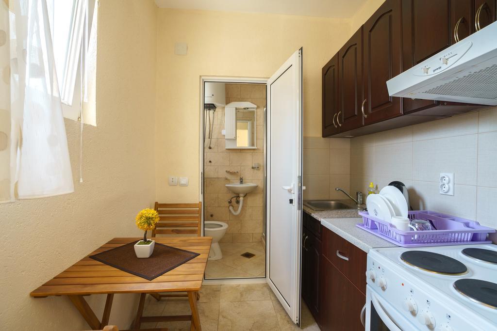 Apartments Lora Бар Екстер'єр фото