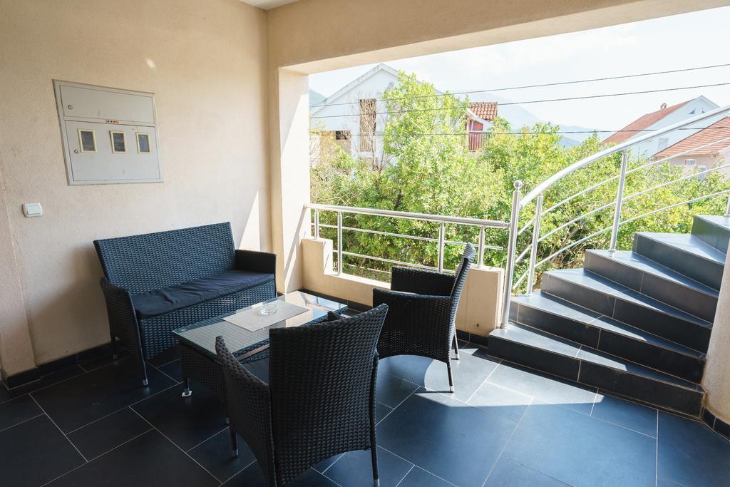 Apartments Lora Бар Екстер'єр фото